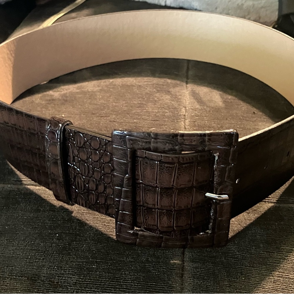 Big-Buckled Women’s Wide Croc-Embossed Chocolate Leather Belt. Medium Never worn